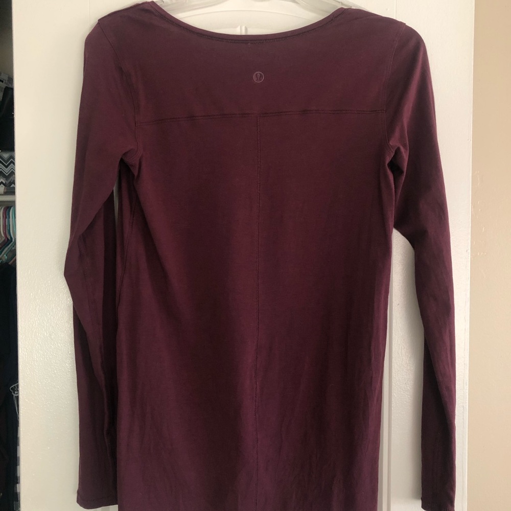 Long sleeve Lululemon.
